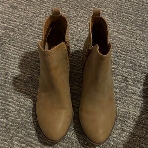 G by Guess Womens Tammie Ankle Bootie Size 8.5M Tan Faux Leather Side Zip NWT
